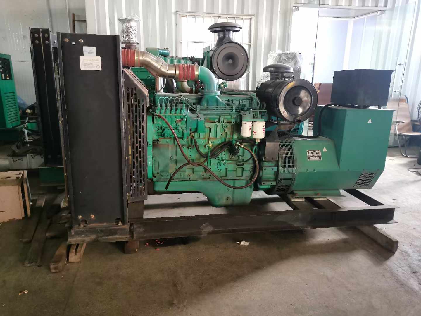 桐城发电机租赁如何确定电缆的承载电流是否在安全范围内？