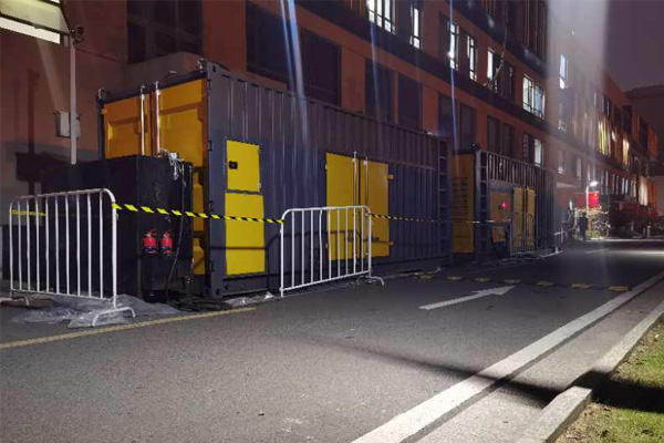 桐城柴油发电机组的输出电压是如何调节的？