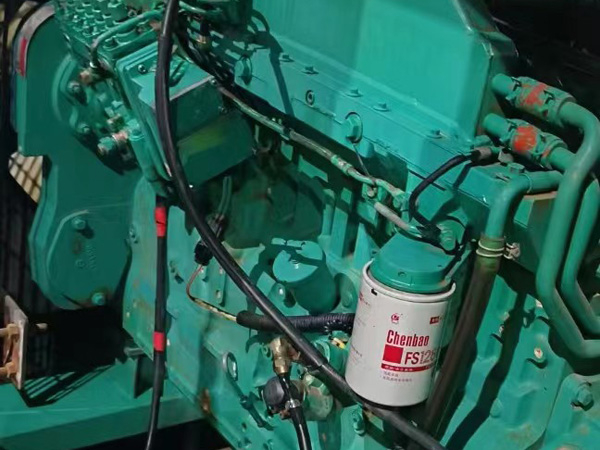 桐城如何确定新的发电机组控制系统是否与原系统兼容？