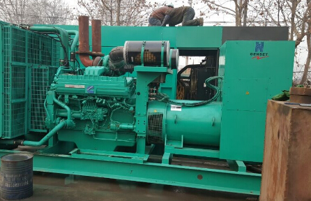 桐城发电机组如何判断水冷式机油散热器内部是否需要清洗？